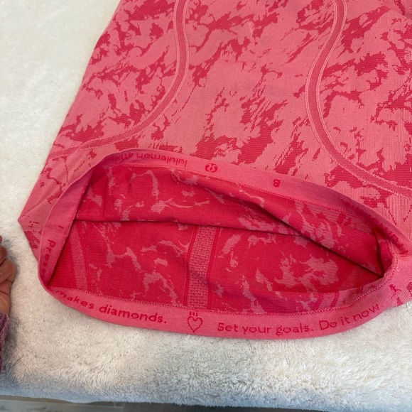 Lululemon Swiftly Tech Short Sleeve Crew
Heathered Bon Bon size 8 - Picture 6 of 8